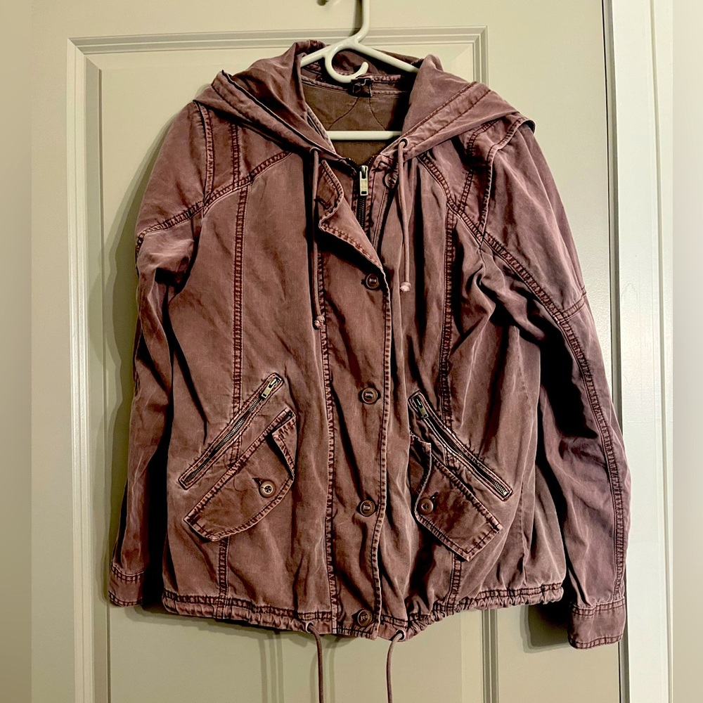 American Eagle Women's L
Mauve Distressed Utility Jacket Hooded